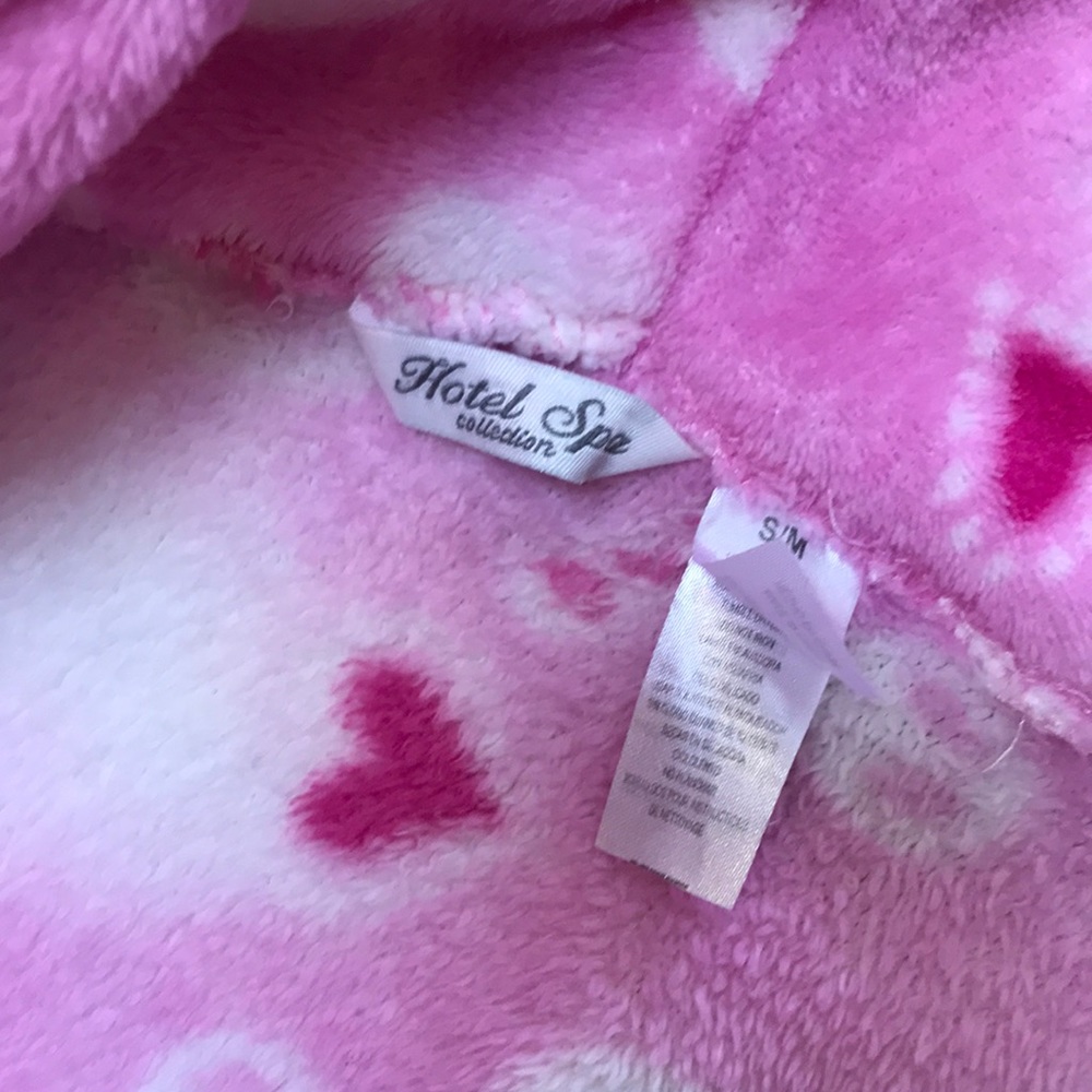 Robe - Picture 2 of 2